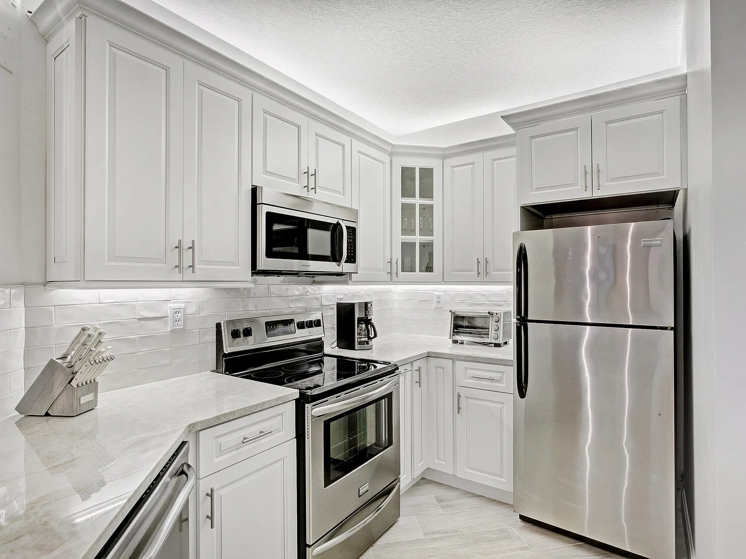 2 bed, 2.0 bath, 1192 sqft, $2,700 — Photo 2
