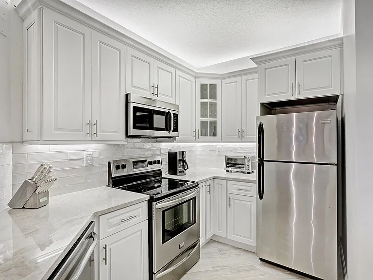 500 Uno Lago Dr #402 — Photo 2