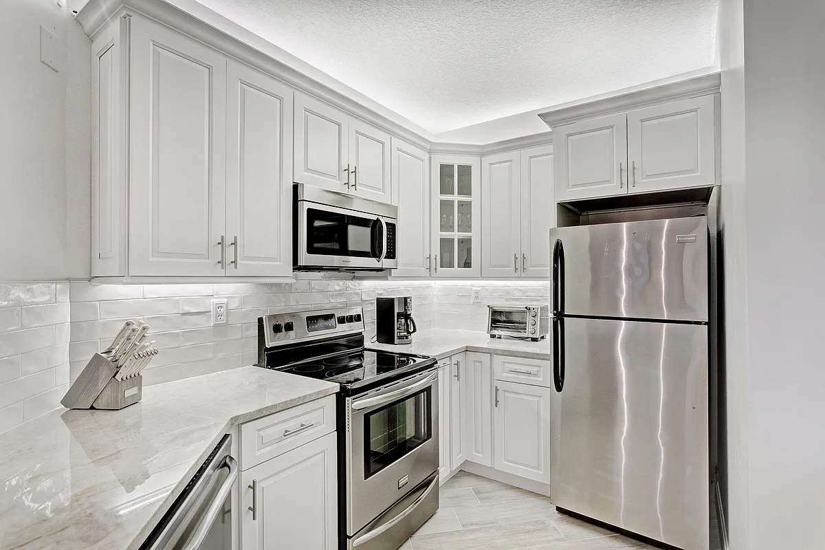 Building Photo - 500 Uno Lago Dr #402