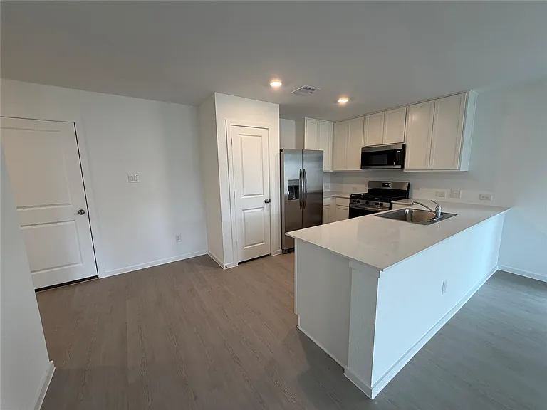 1531 Gardenia Grove Ln — Photo 3