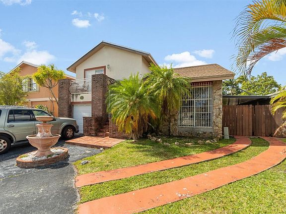 2nd image of 977 NW 106th Avenue Cir