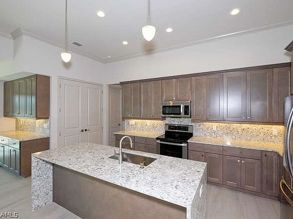 5th image of 1625 SW 52nd Terrace Cpe