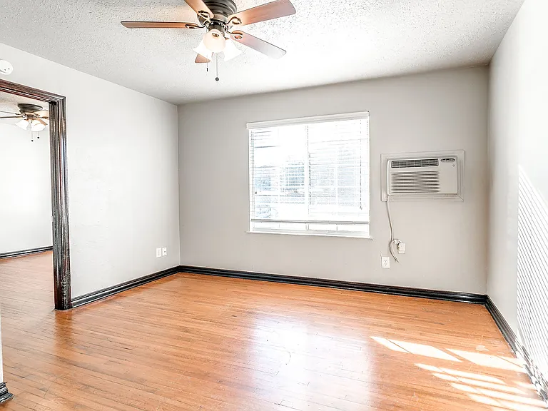 The Vintage Apartments — Photo 9