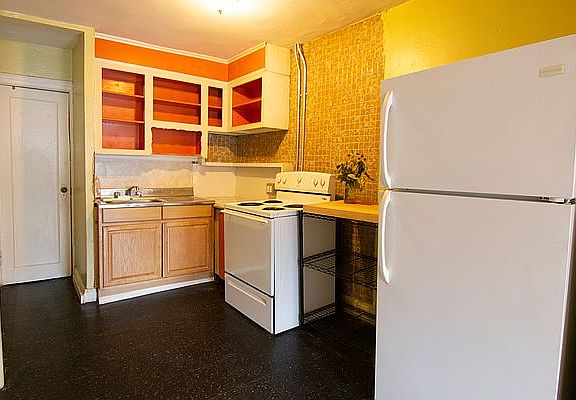2nd image of 274 E 3rd St APT 7