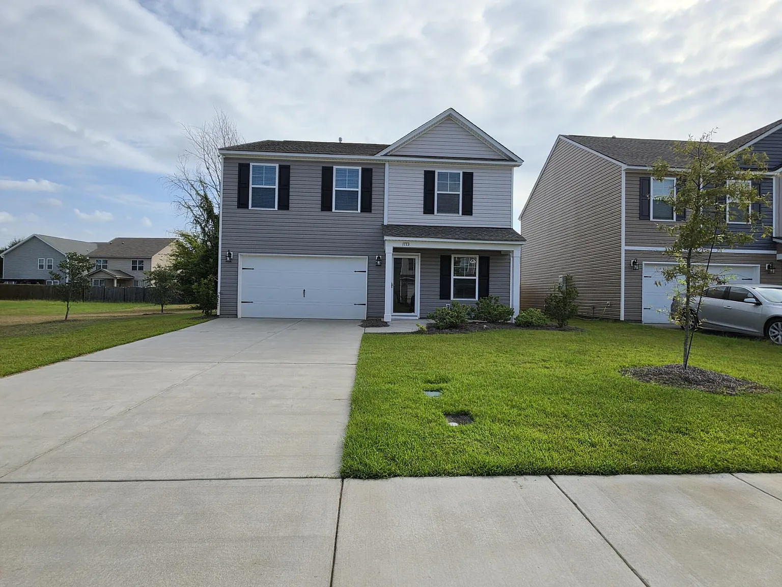 4 bed, 2.0 bath, 2295 sqft, $2,400 — Photo 2