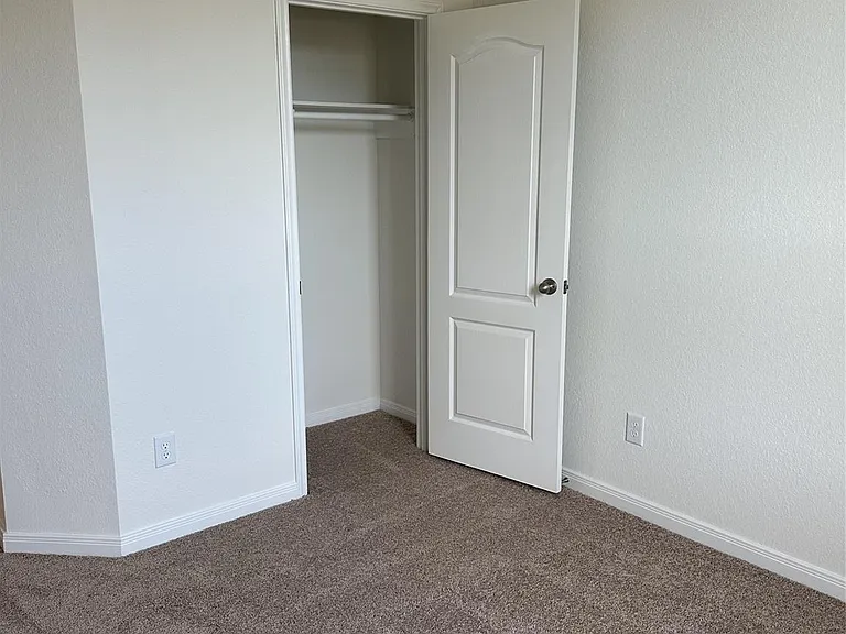 3019 Kastania Ln N — Photo 17