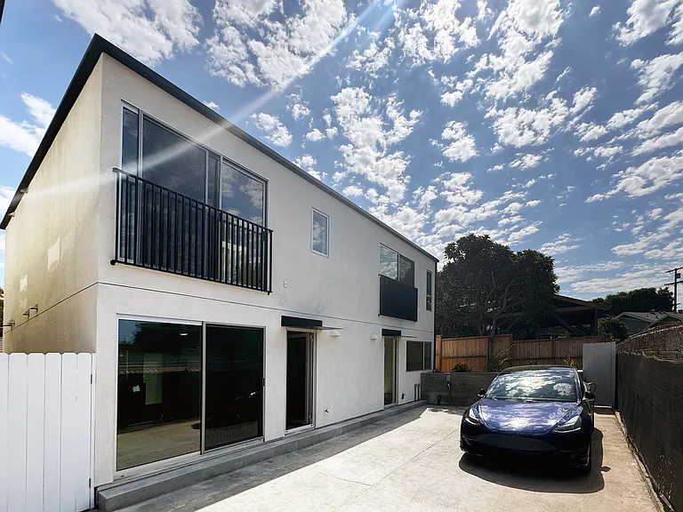 5644 1/2 Aldama St — Photo 15