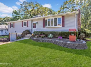 4 Windsor St, Centereach, NY 11720