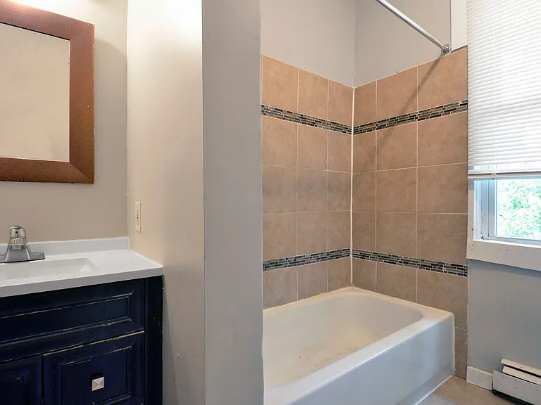 602 N Mendota St #7 — Photo 10