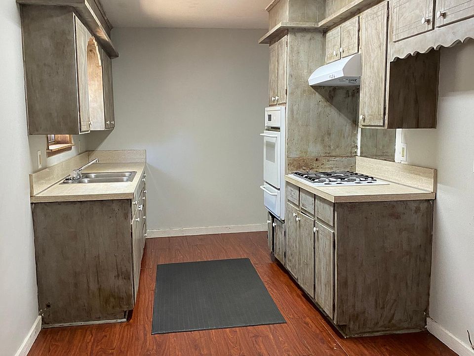 Kitchen, includes gas oven and gas cook top.