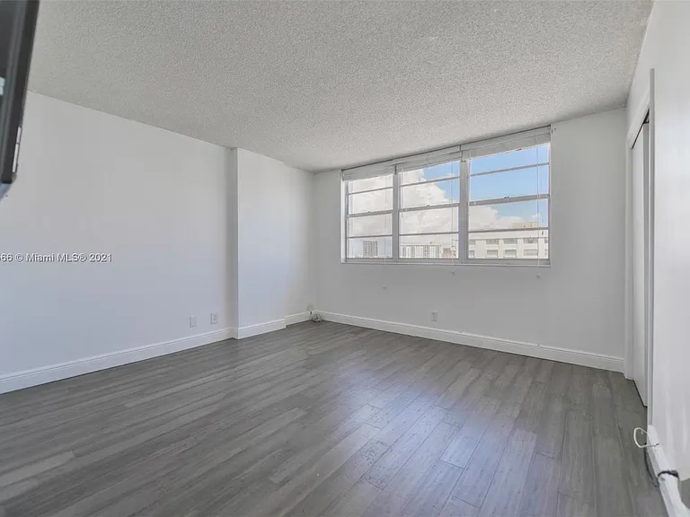 3161 S Ocean Dr — Photo 15