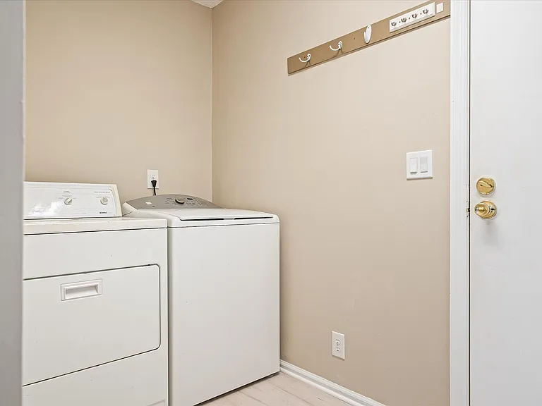 150 Pomeroy Dr — Photo 31