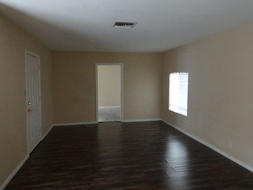 3rd image of 1304 Bracken Ave