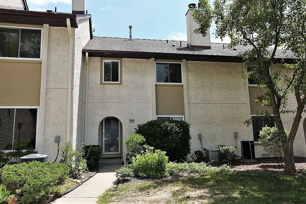 144 Tennyson Dr photo 1