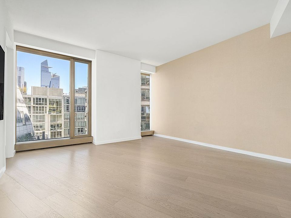 1st image of 500 W 18th St Unit W9d