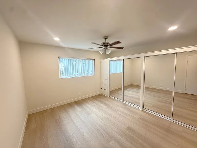 919 E Acacia Ave — Photo 6