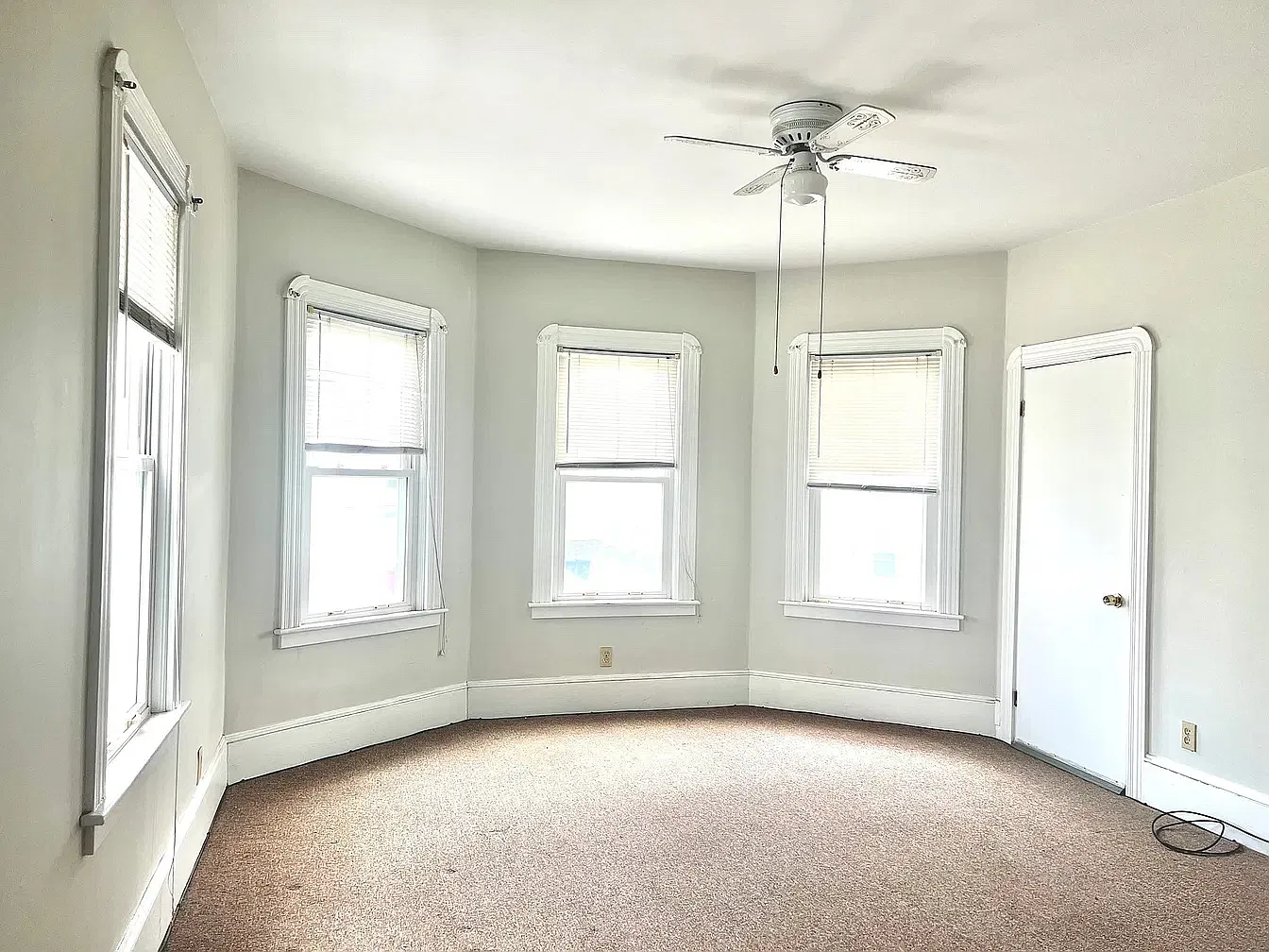 3 bed, 1400 sqft, $1,700 — Photo 2