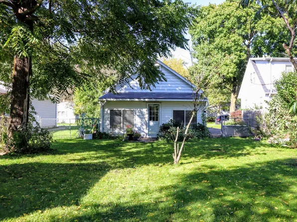 733 Parkway Ave, Elgin, IL 60120