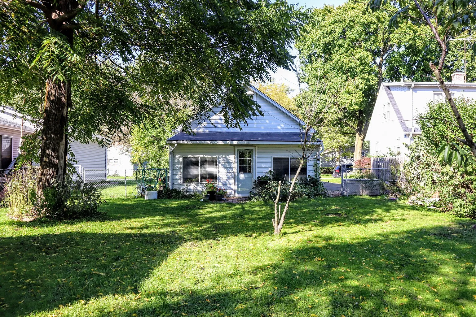 733 Parkway Ave photo 1