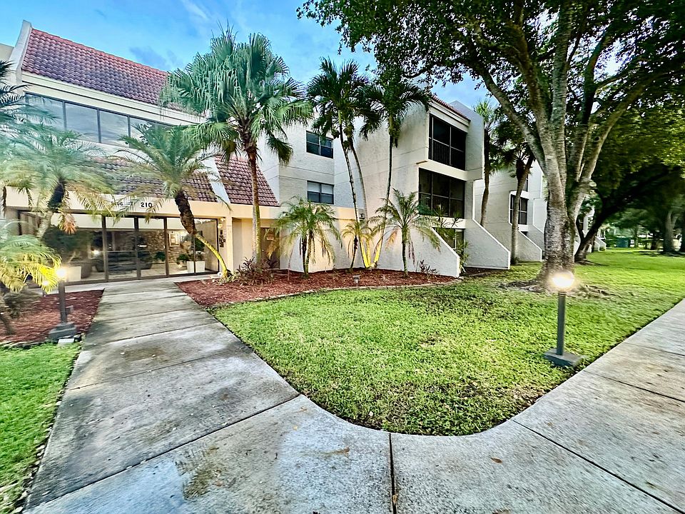 1st image of 210 Lakeview Dr APT 104