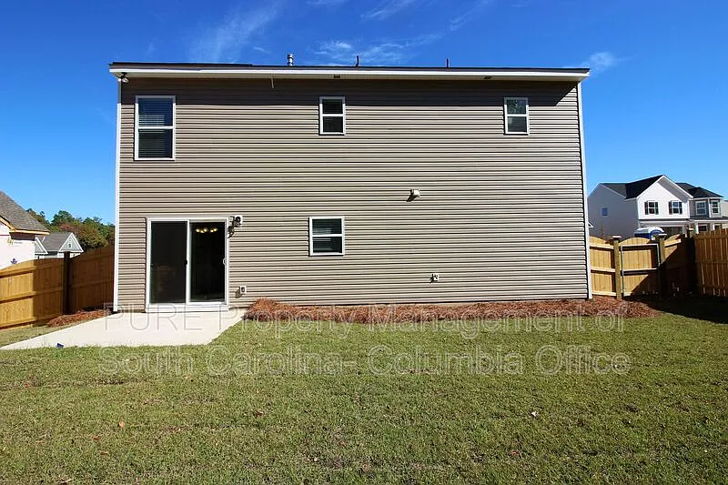 3 bed, 2.5 bath, 1470 sqft, $1,735 — Photo 3