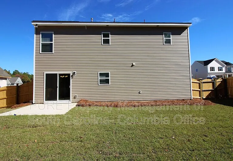 410 Finch Ln — Photo 3