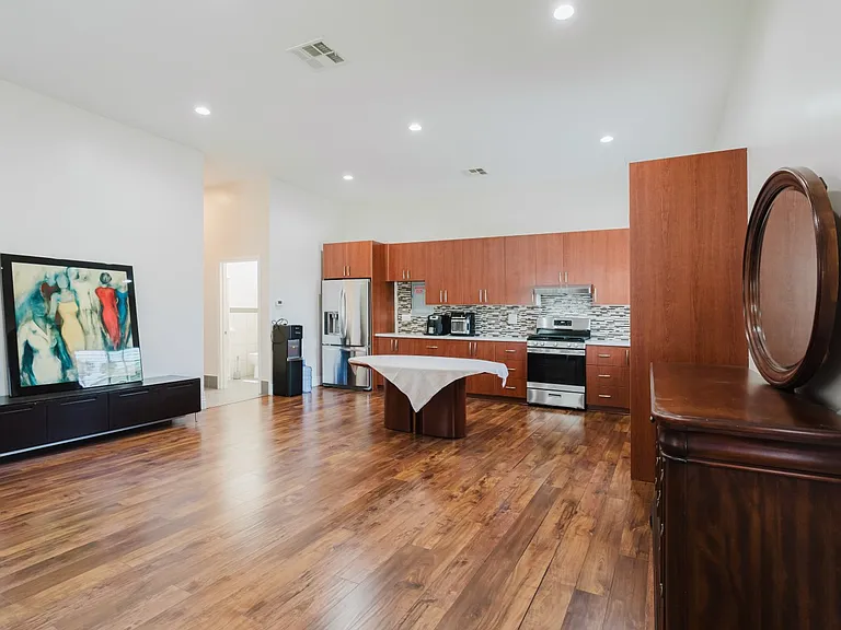 833 E Verdugo Ave — Photo 7