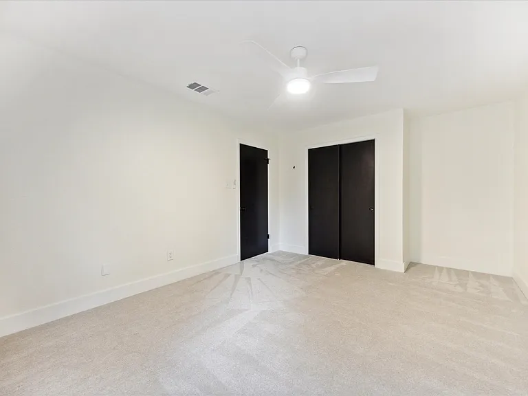 211 N Blue Ridge Pkwy — Photo 17