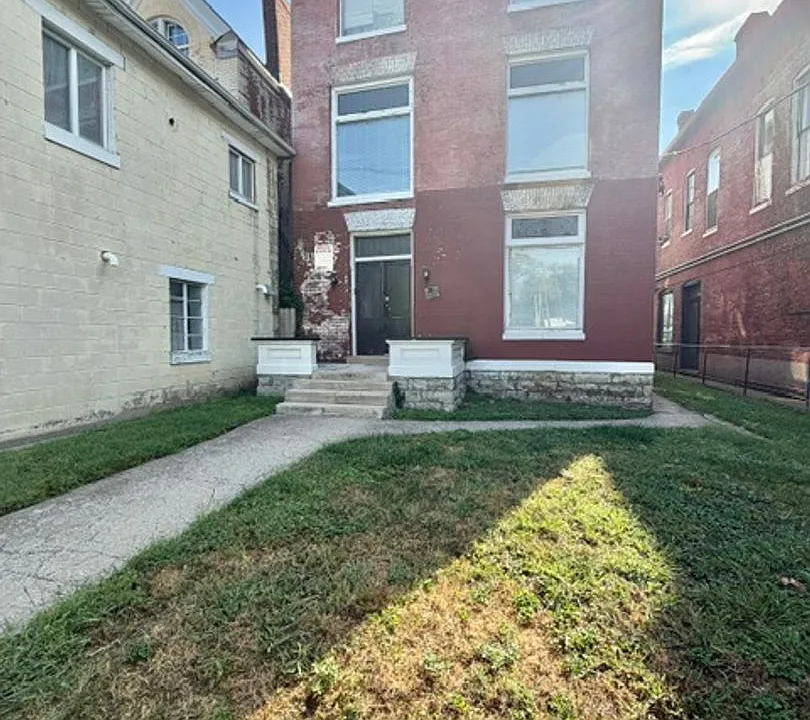 1215 S. 4th St