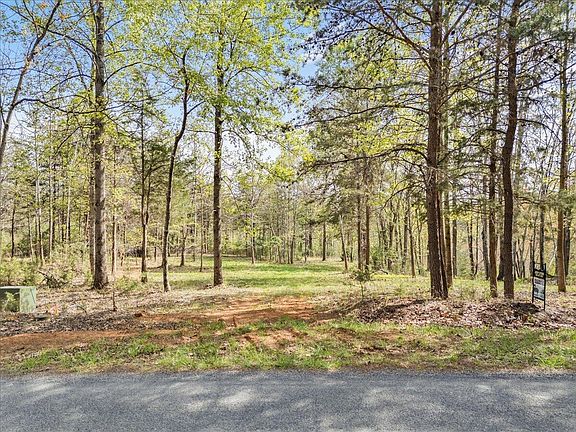 4th image of 1 Lakestone Rd
