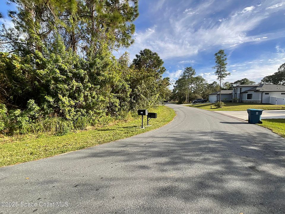 2nd image of 1012 Tide Rd SE