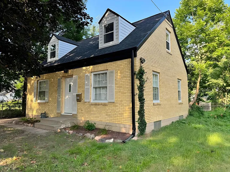 1619 Evergreen St — Photo 1