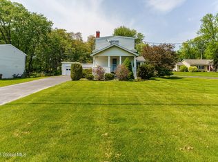 33 Beacon Rd, Glenmont, NY 12077