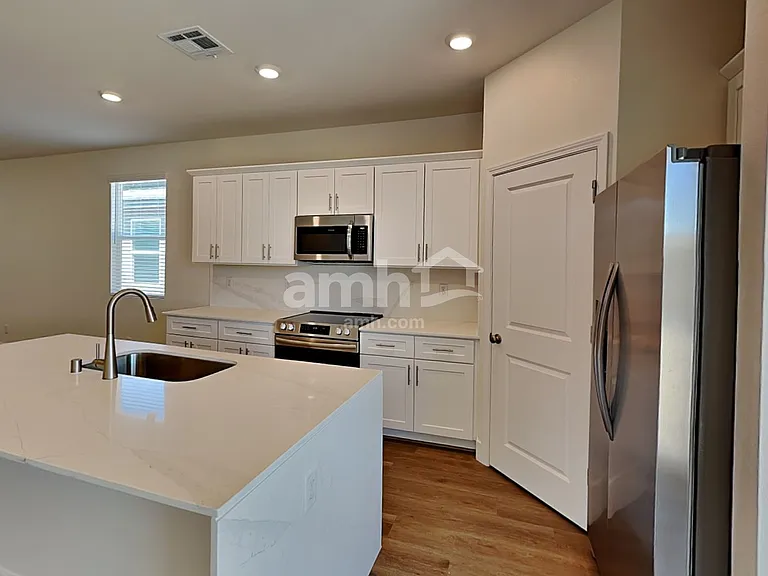 842 English Primrose St — Photo 4