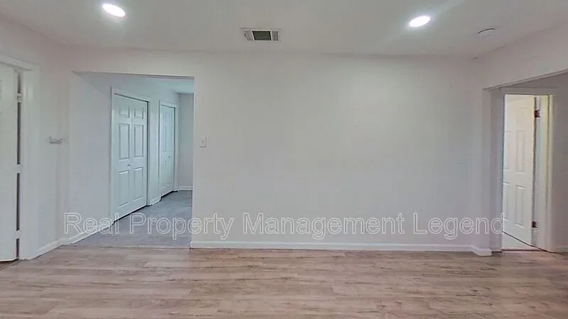 3 bed, 2.0 bath, 1200 sqft, $2,145 — Photo 4