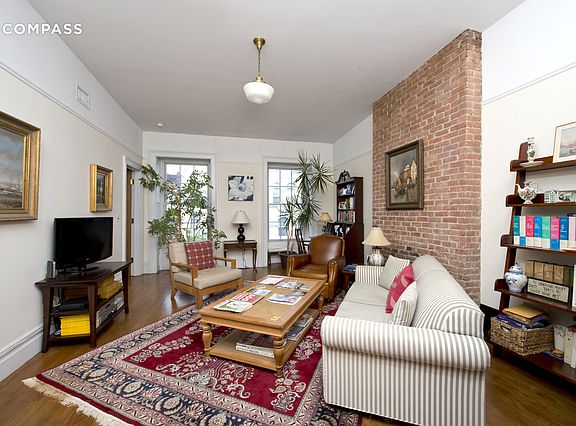 3rd image of 68 Saint Marks Pl APT 4