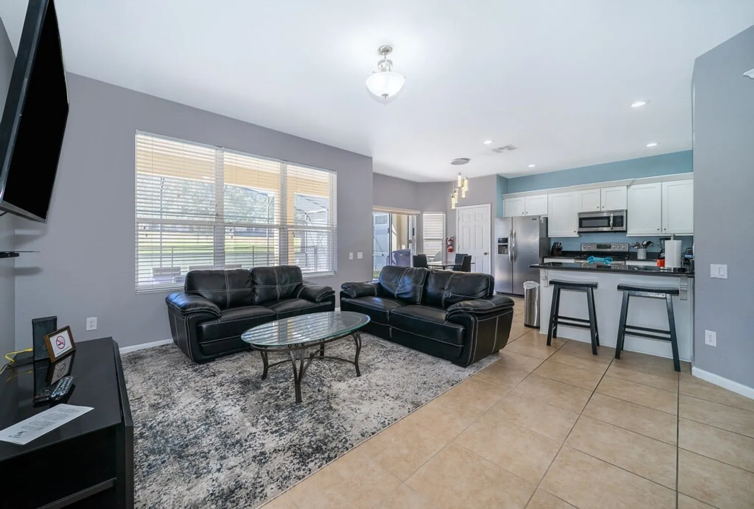 6 bed, 4.0 bath, 2820 sqft, $5,373 — Photo 3