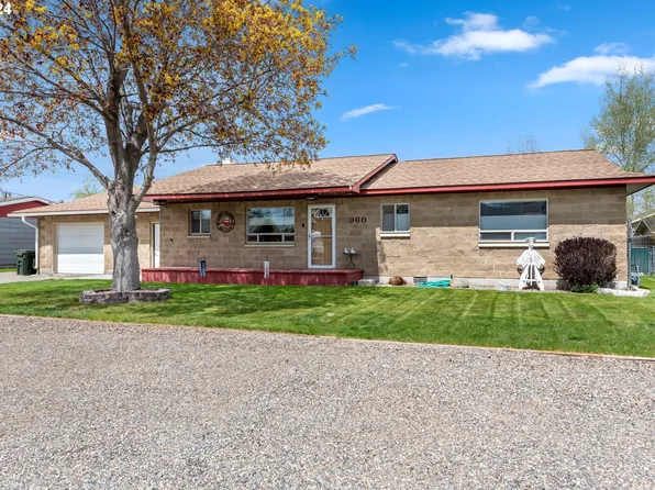 960 E St, Baker City, OR 97814