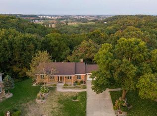 10952 Cedar Ridge Ct, Peosta, IA 52068