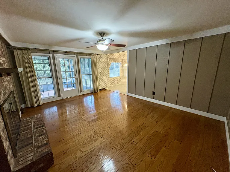 1003 Chambers Ln — Photo 9