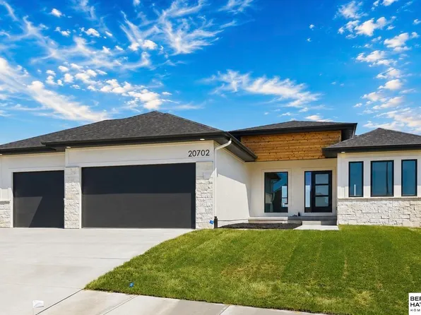 20702 Vernon Ave, Elkhorn, NE 68022