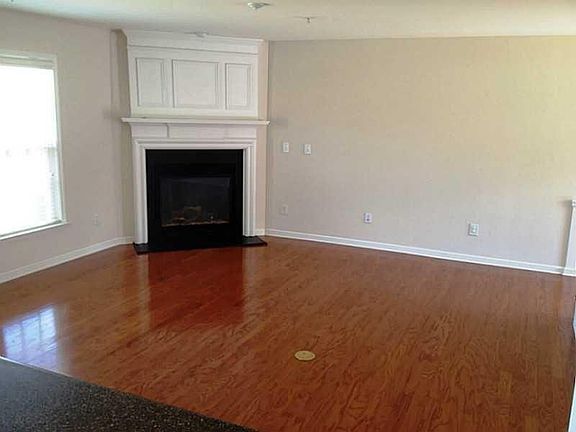 3rd image of 298 Balaban Cir