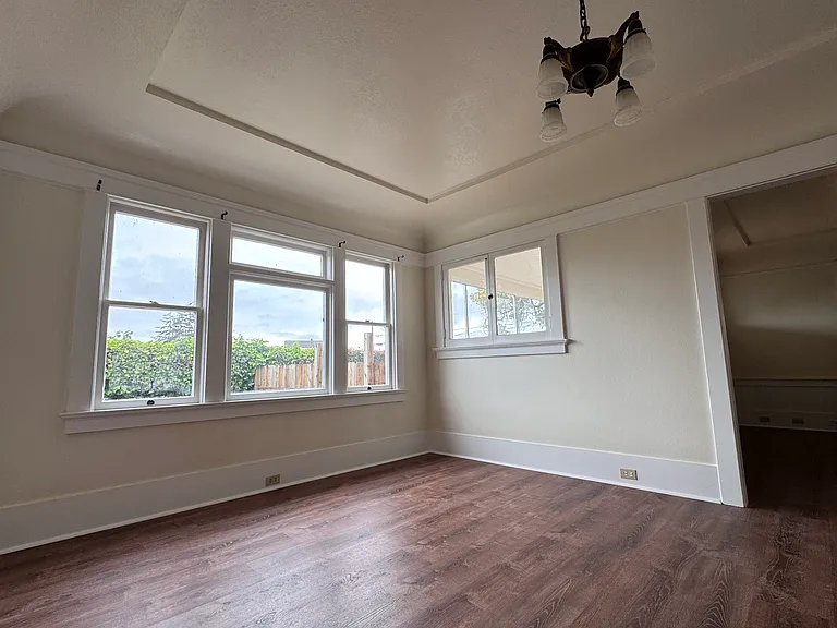 14 E High St — Photo 8