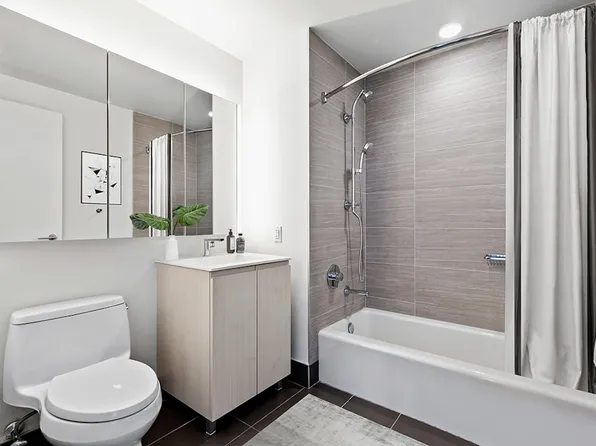 27-19 44th Dr image 4 of 15