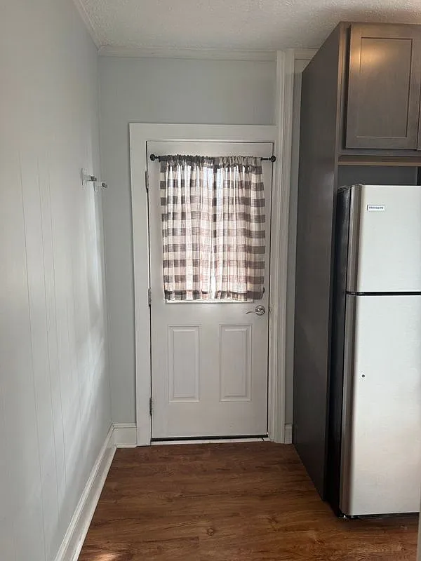 2 bed, 1.0 bath, 1000 sqft, $1,800 — Photo 2