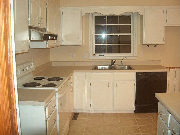 Bright updated eat-in kitchen