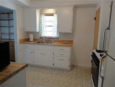 4th image of 4527 Lincoln Ave