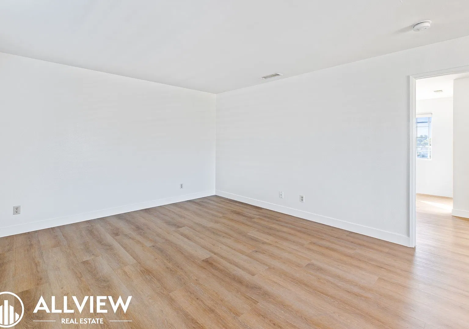 11325 Laurel Avenue — Photo 4