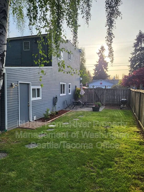 2 bed, 1.0 bath, 900 sqft, $2,195 — Photo 1