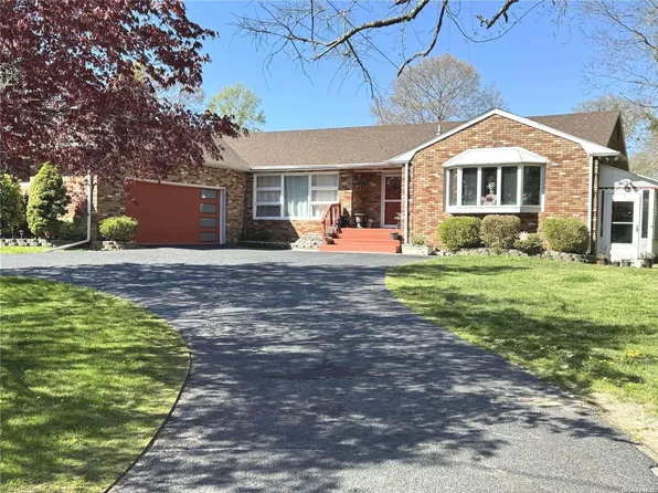101 Oak Avenue, Shirley, NY 11967